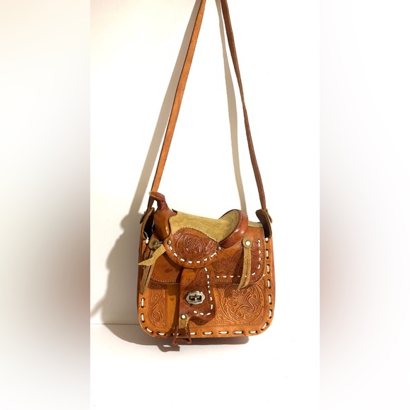 Handmade Saddle Style Brown Leather shoulder Bag - Picture 10 of 11